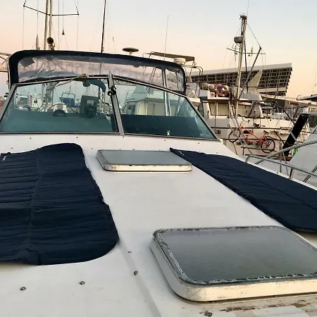Ботель Yacht Experience Barcelona *