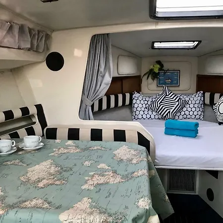 Ботель Yacht Experience Barcelona
