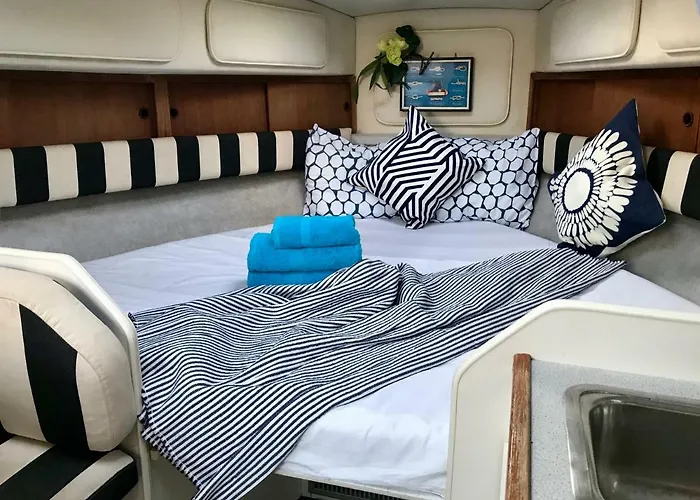Yacht Experience Barcelona 보트호텔