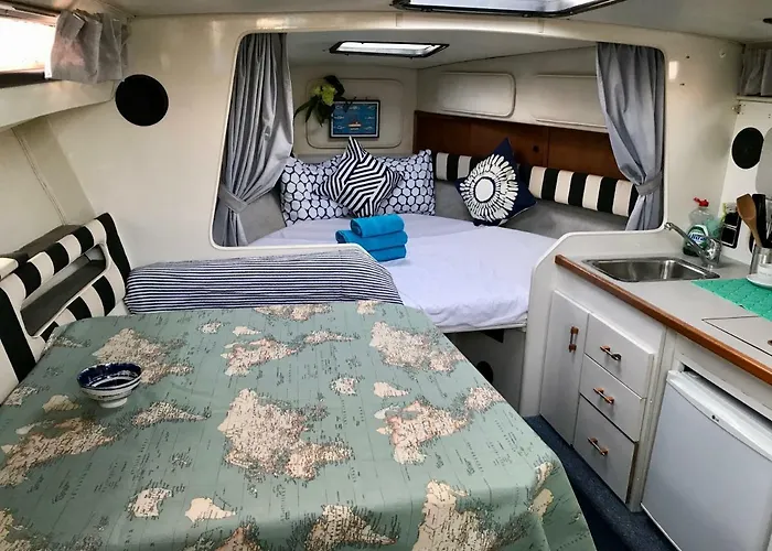 Yacht Experience Barcelona 보트호텔 산트 아드리아 데 베소스