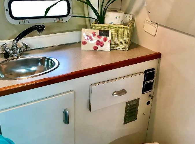 Yacht Experience Barcelona 보트호텔