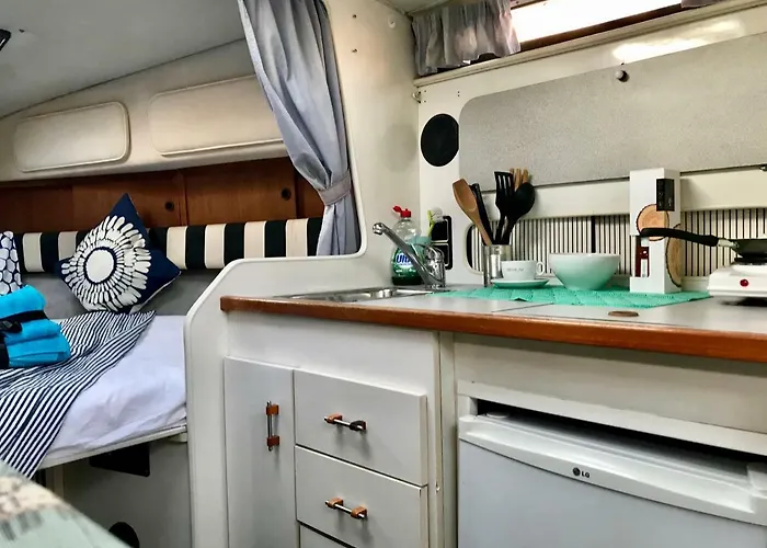 Yacht Experience Barcelona * 산트 아드리아 데 베소스