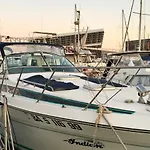 Yacht Experience Barcelona بوتيل *