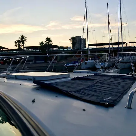 Πλωτό κατάλυμα Yacht Experience Barcelona